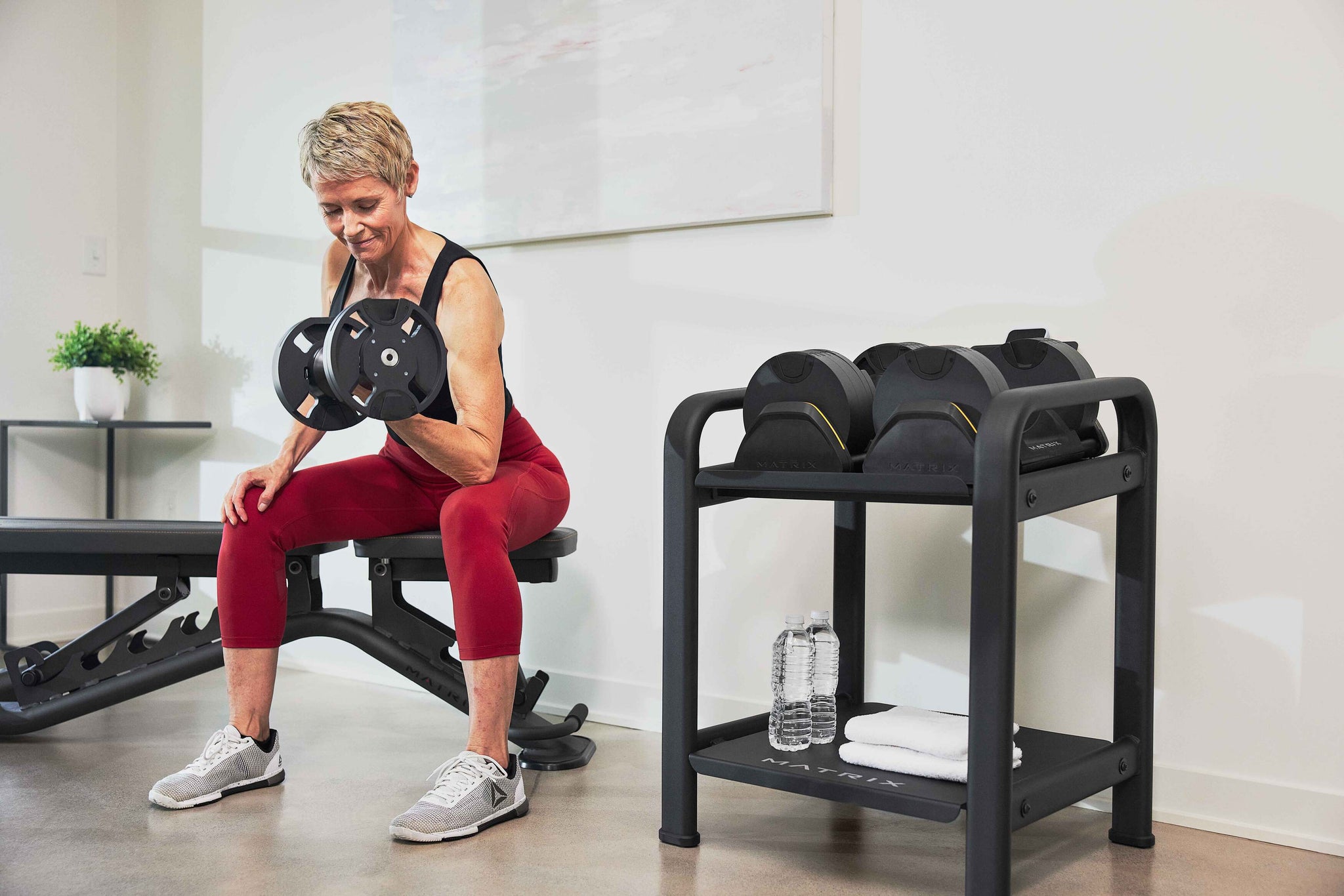 MXR23_LIFESTYLE_DUMBBELLS_fema